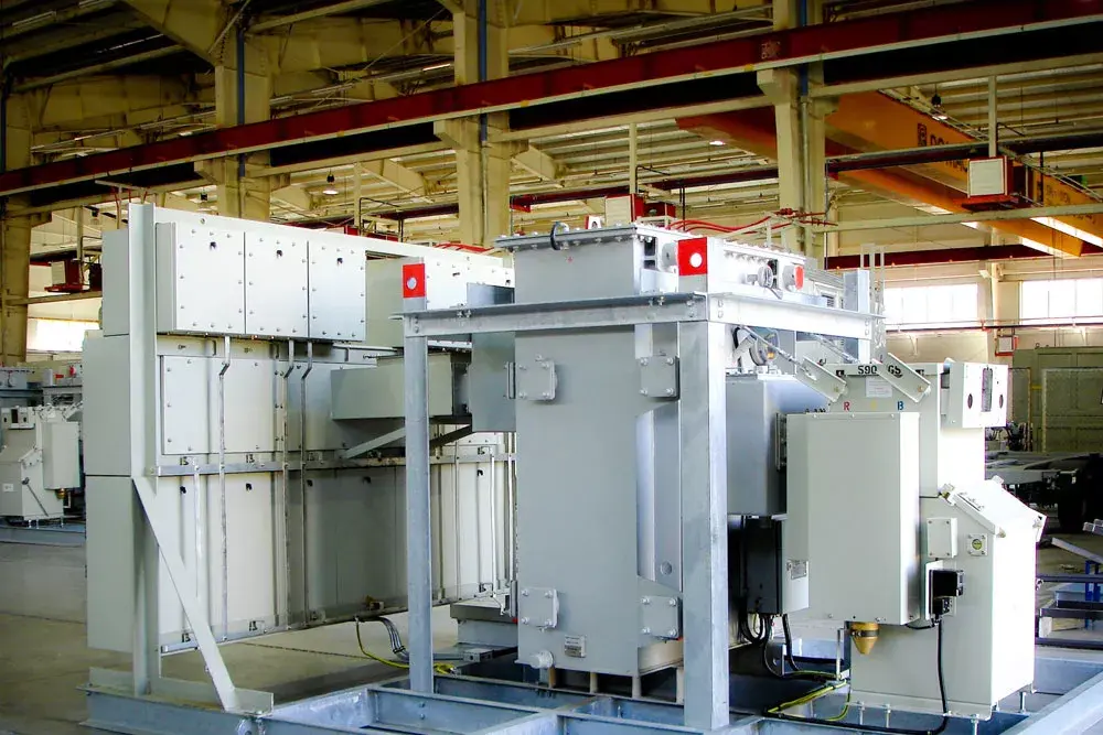 Fully oil-filled pad-mounted substations